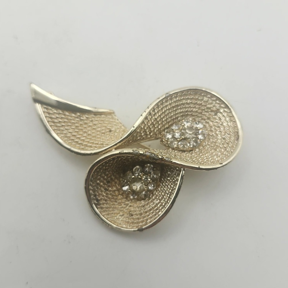 Vintage Calla Lily Gold Tone Brooch Rhinestone Floral Pin Mid Century Style Pin